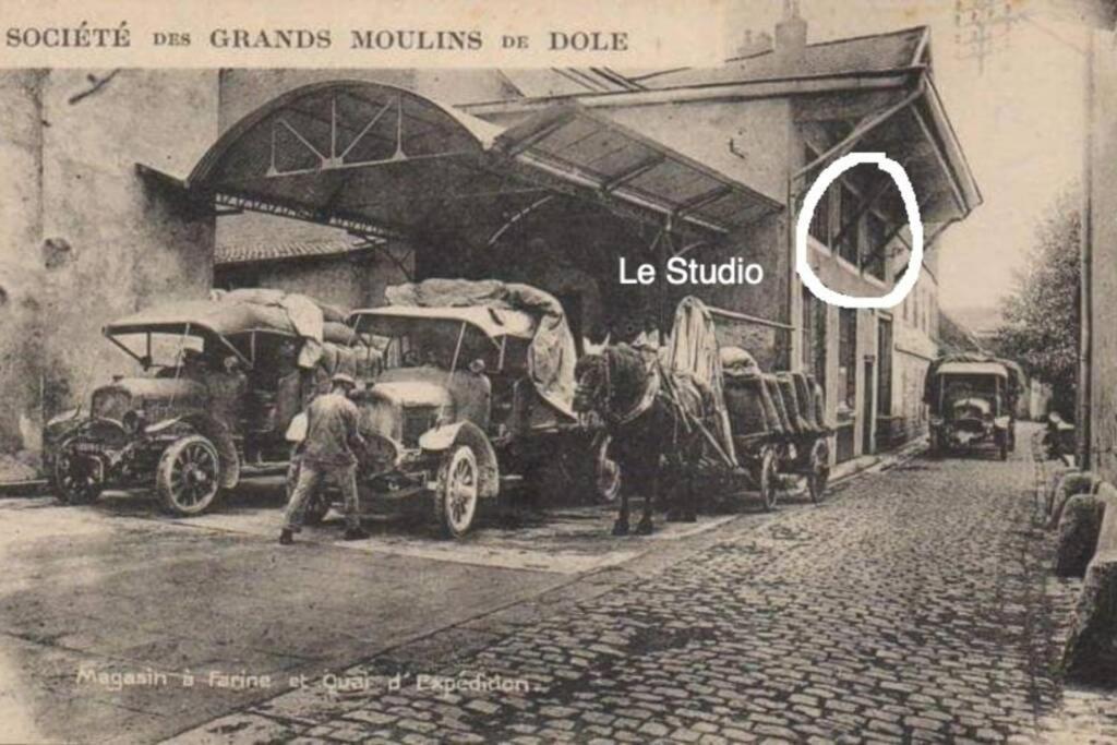 Studio Au Moulin " Design Noir " Vue Unique Dole Kültér fotó